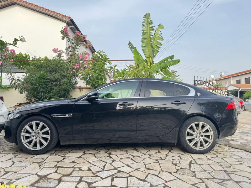 Jaguar XE — 1/6