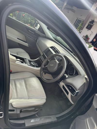 Jaguar XE — 4
