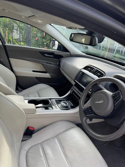 Jaguar XE — 5