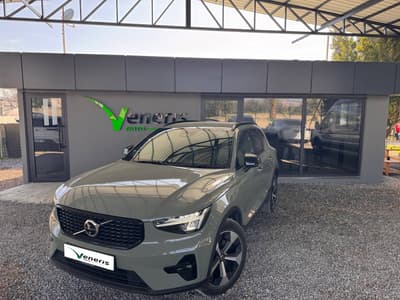 Volvo XC40 — 1