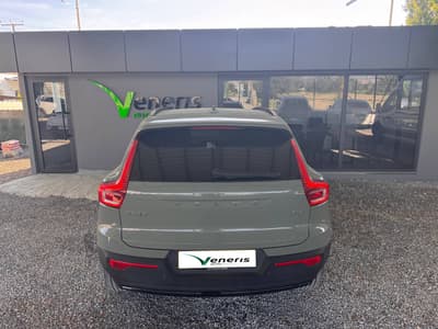 Volvo XC40 — 3