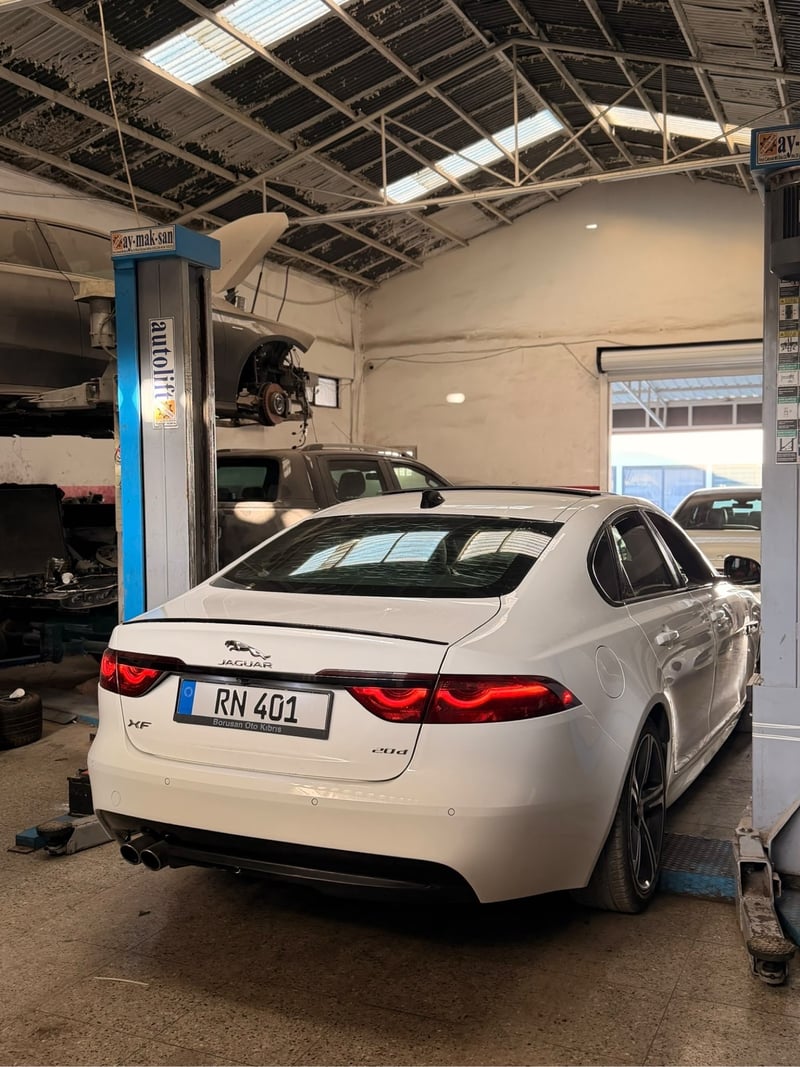 Jaguar XF — 5