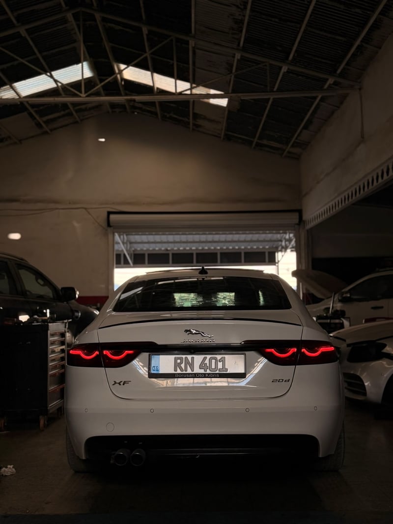 Jaguar XF — 8