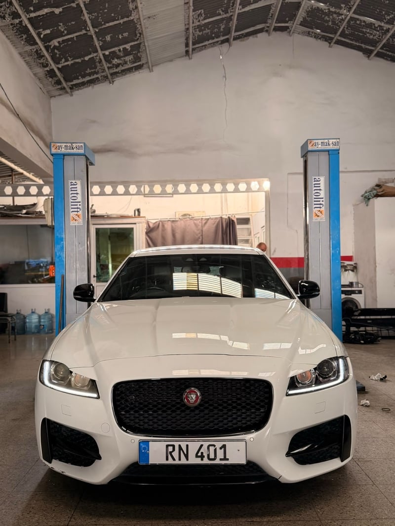 Jaguar XF — 6