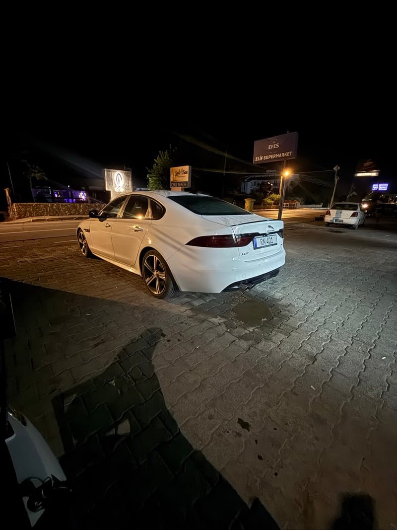 Jaguar XF — 7