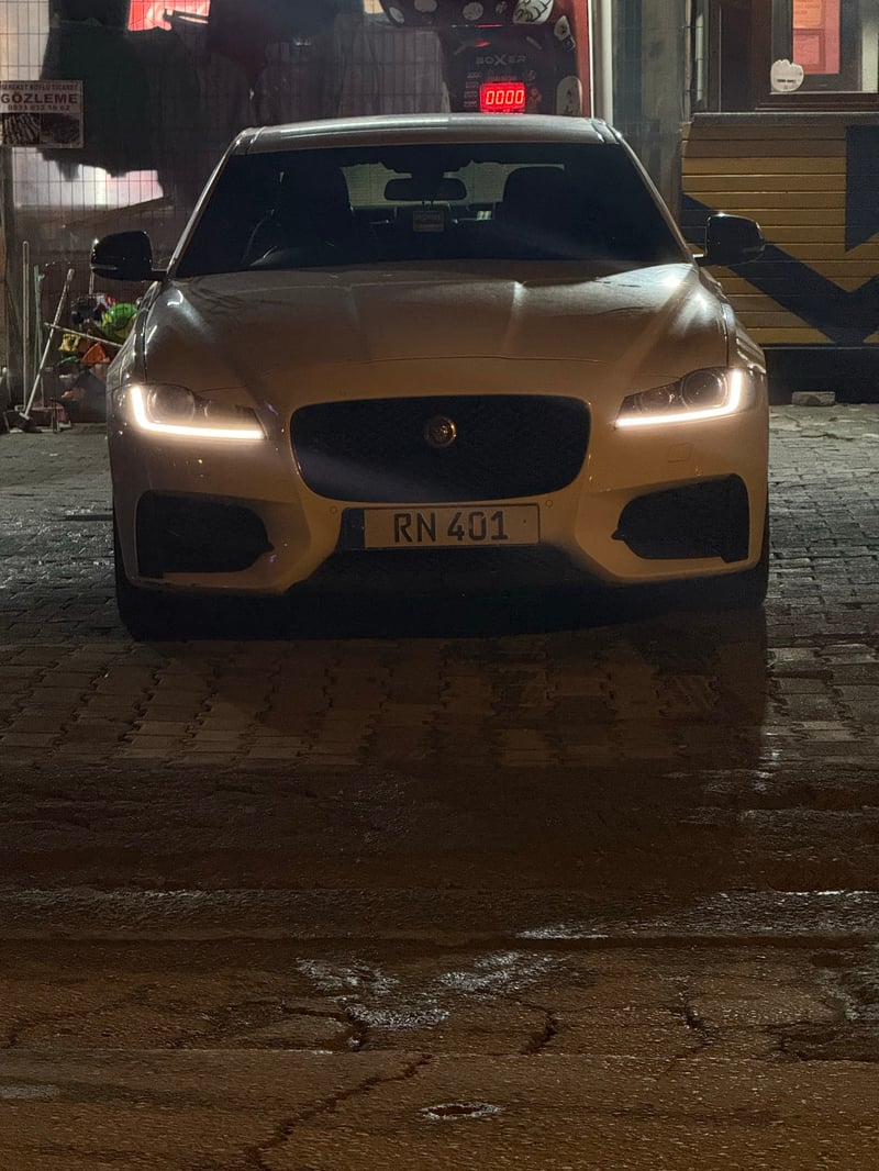 Jaguar XF — 9