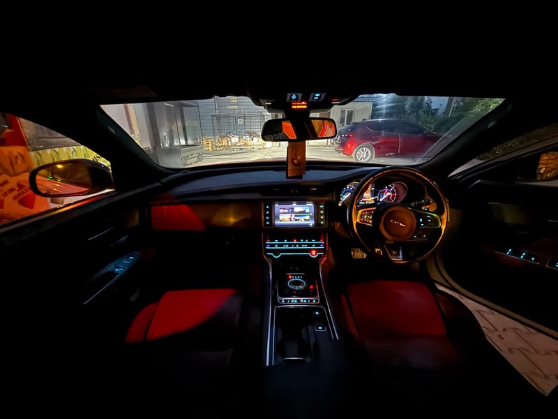 Jaguar XF — 10