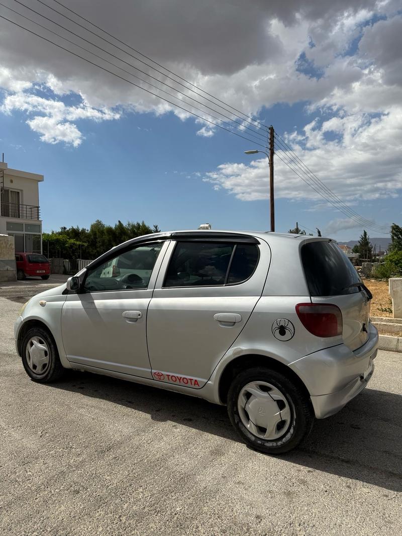 Toyota Vitz — 1/8
