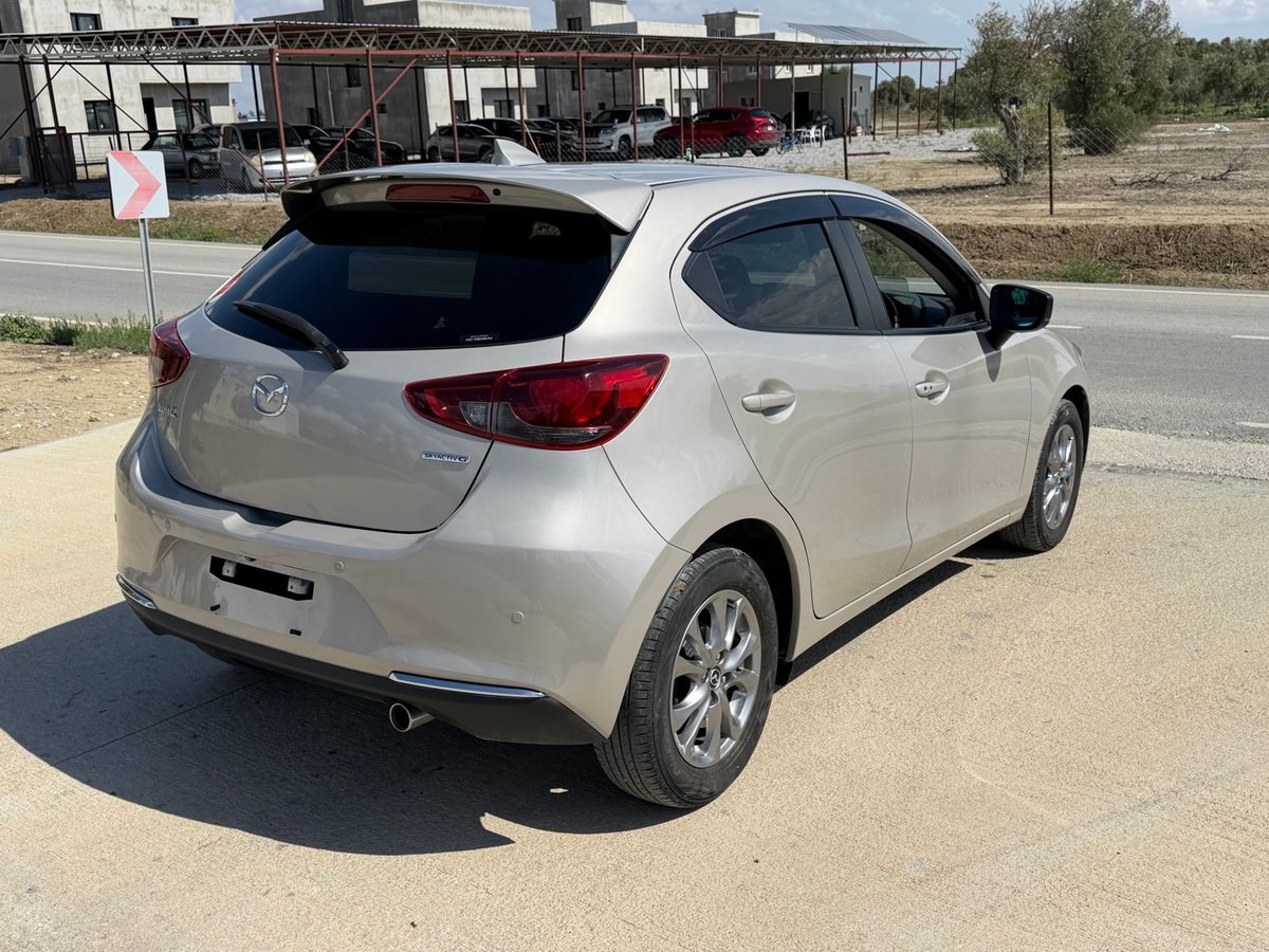 2022 Mazda 2 6