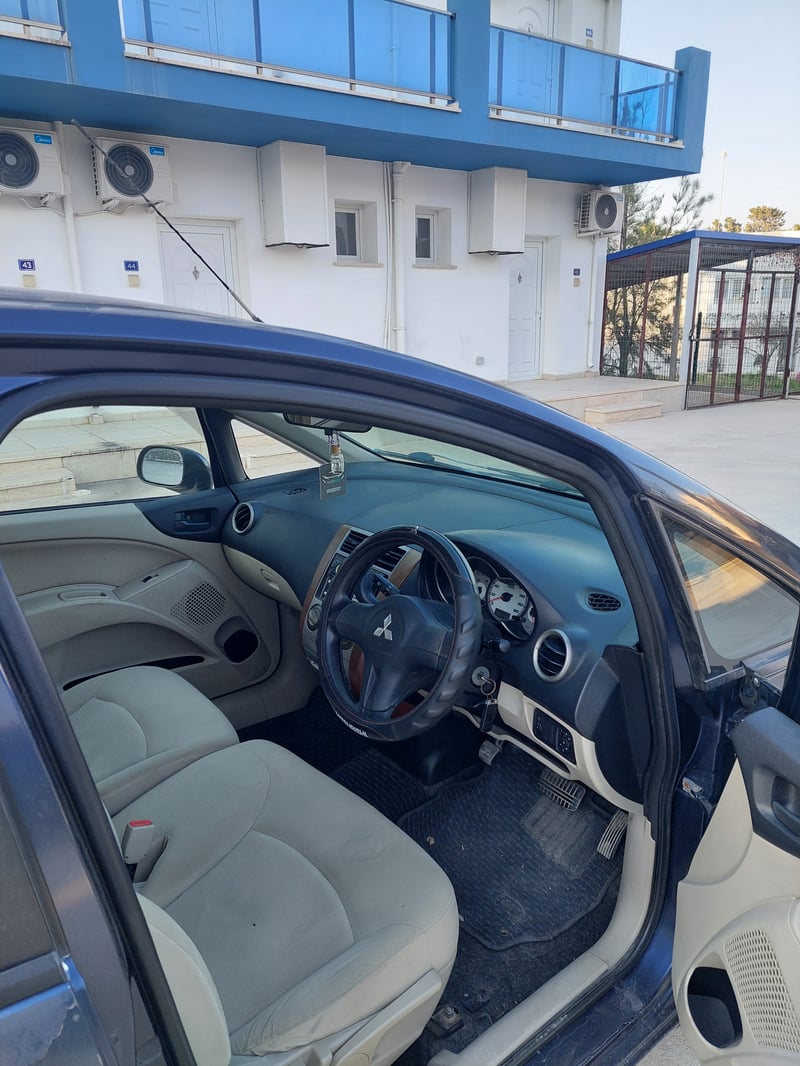 Mitsubishi Colt — 4