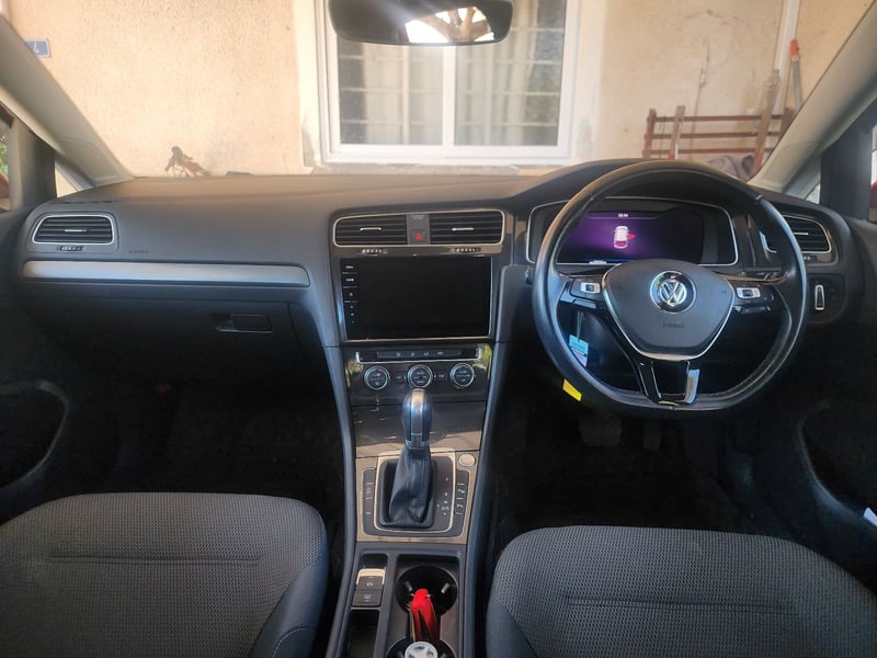 Volkswagen Golf — 5