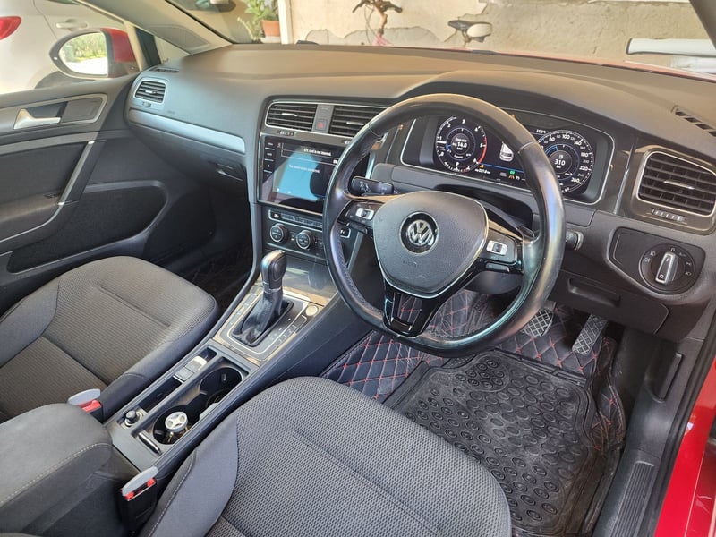 Volkswagen Golf — 6
