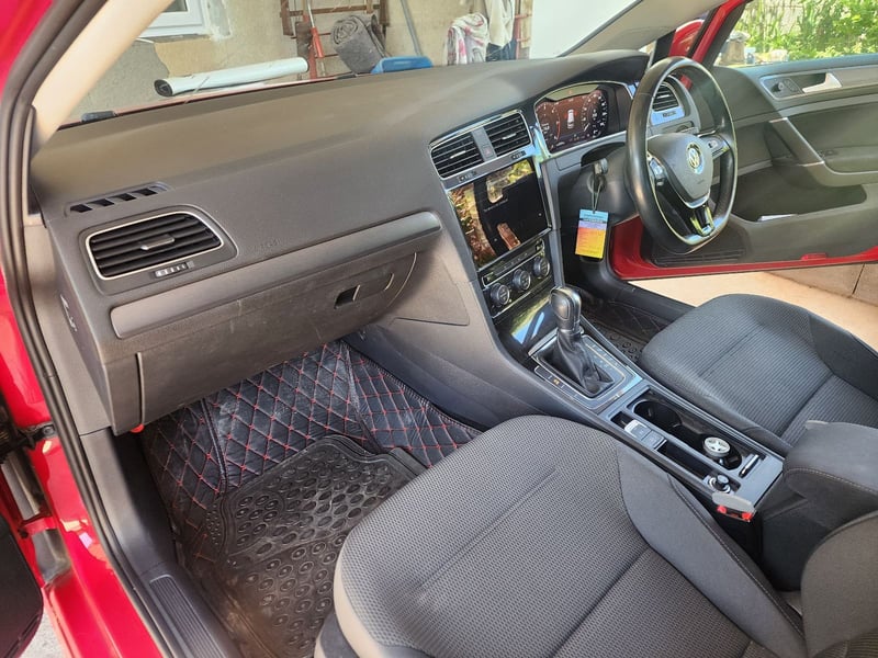 Volkswagen Golf — 7