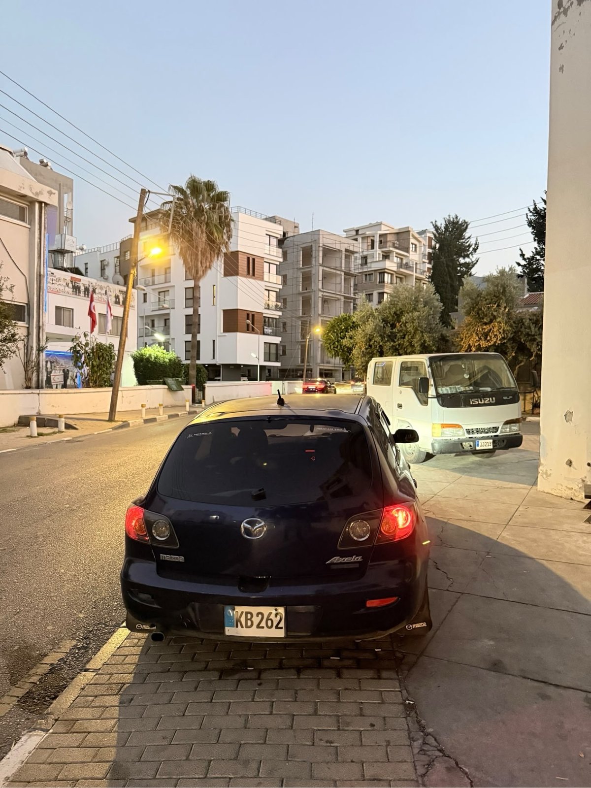 2005 Mazda Axela 4