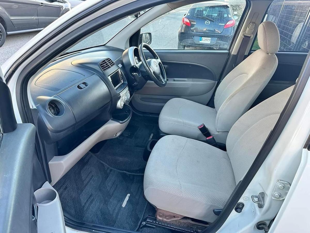 2005 Daihatsu Boon 9