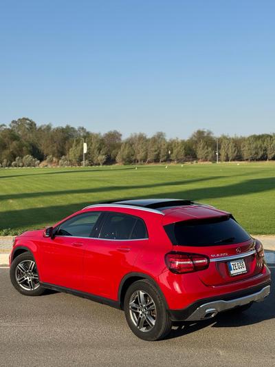 Mercedes-Benz GLA 220 — 4