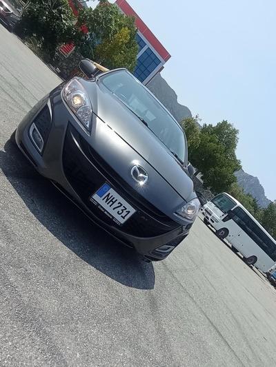 Mazda Axela — 3
