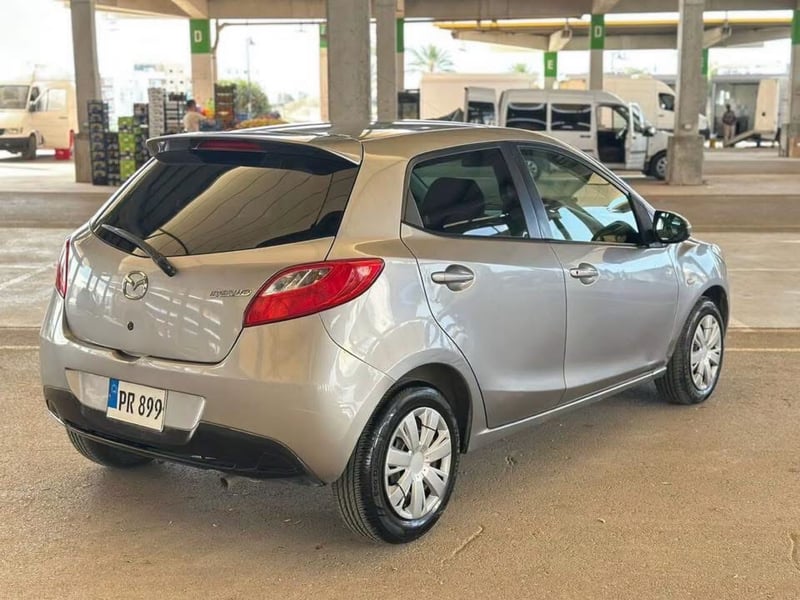 Mazda Demio — 4