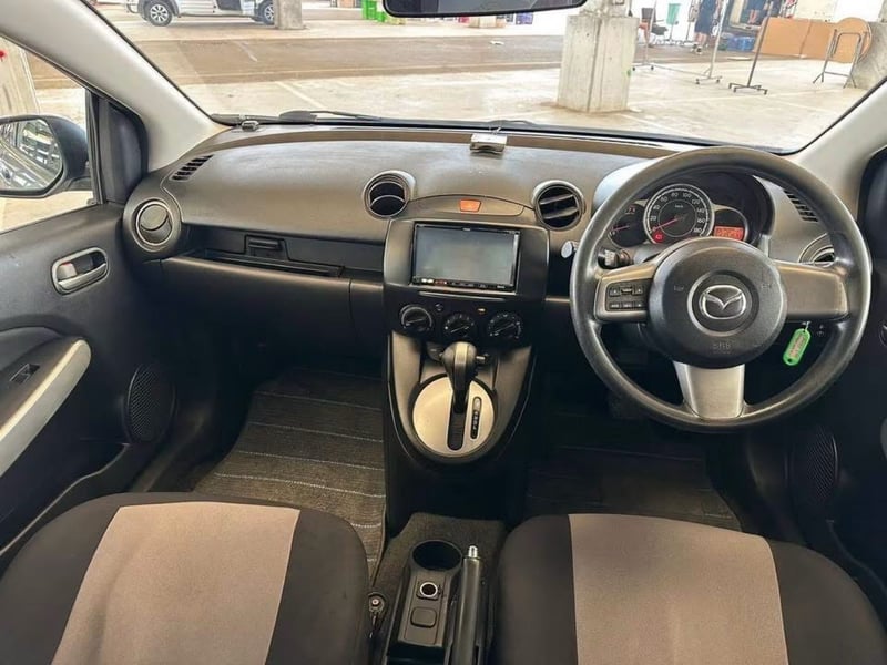 Mazda Demio — 7