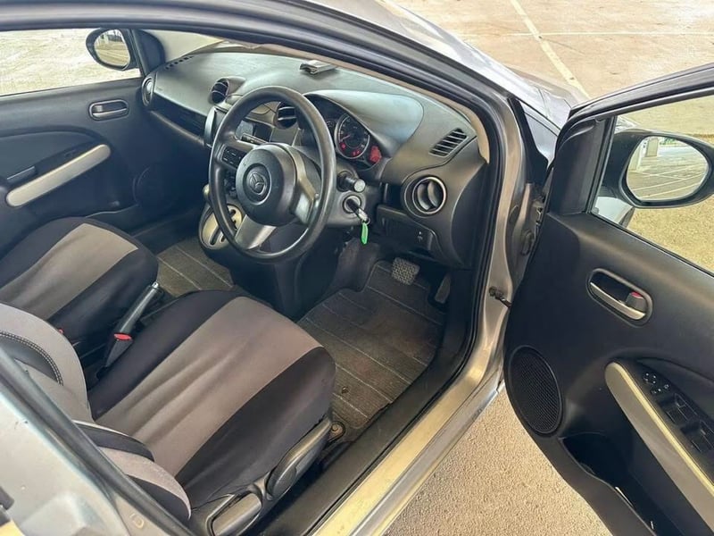 Mazda Demio — 8