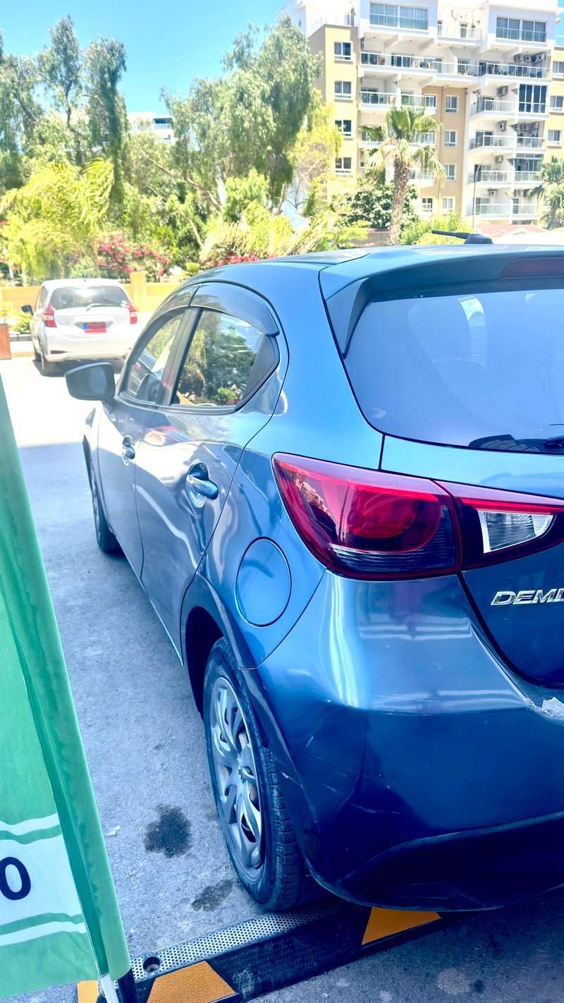 Mazda Demio — 4