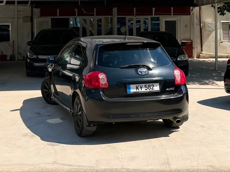 Toyota Auris — 4