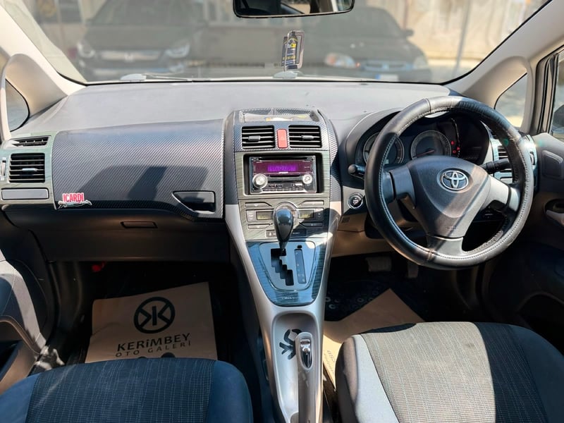 Toyota Auris — 5