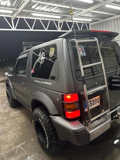 Mitsubishi Pajero — 10