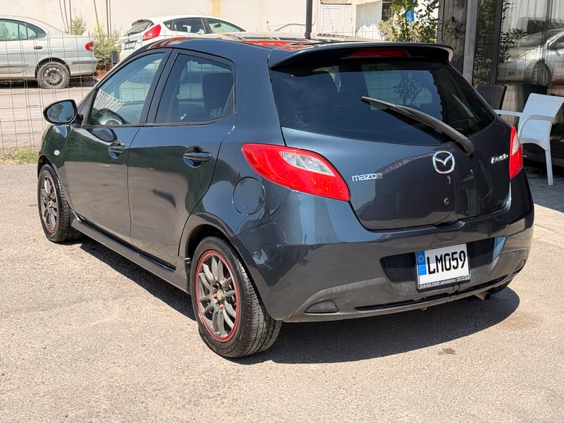 Mazda Demio — 4