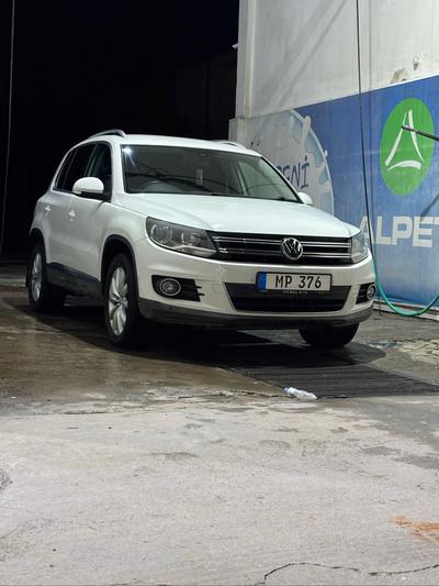 Volkswagen Tiguan — 2