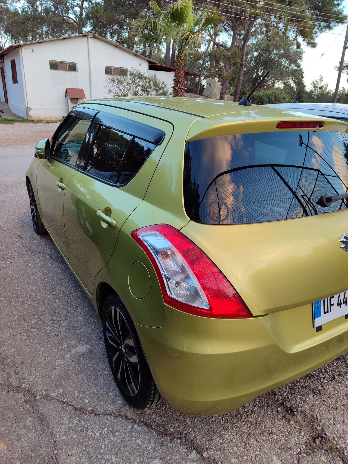 2015 Suzuki Swift 5