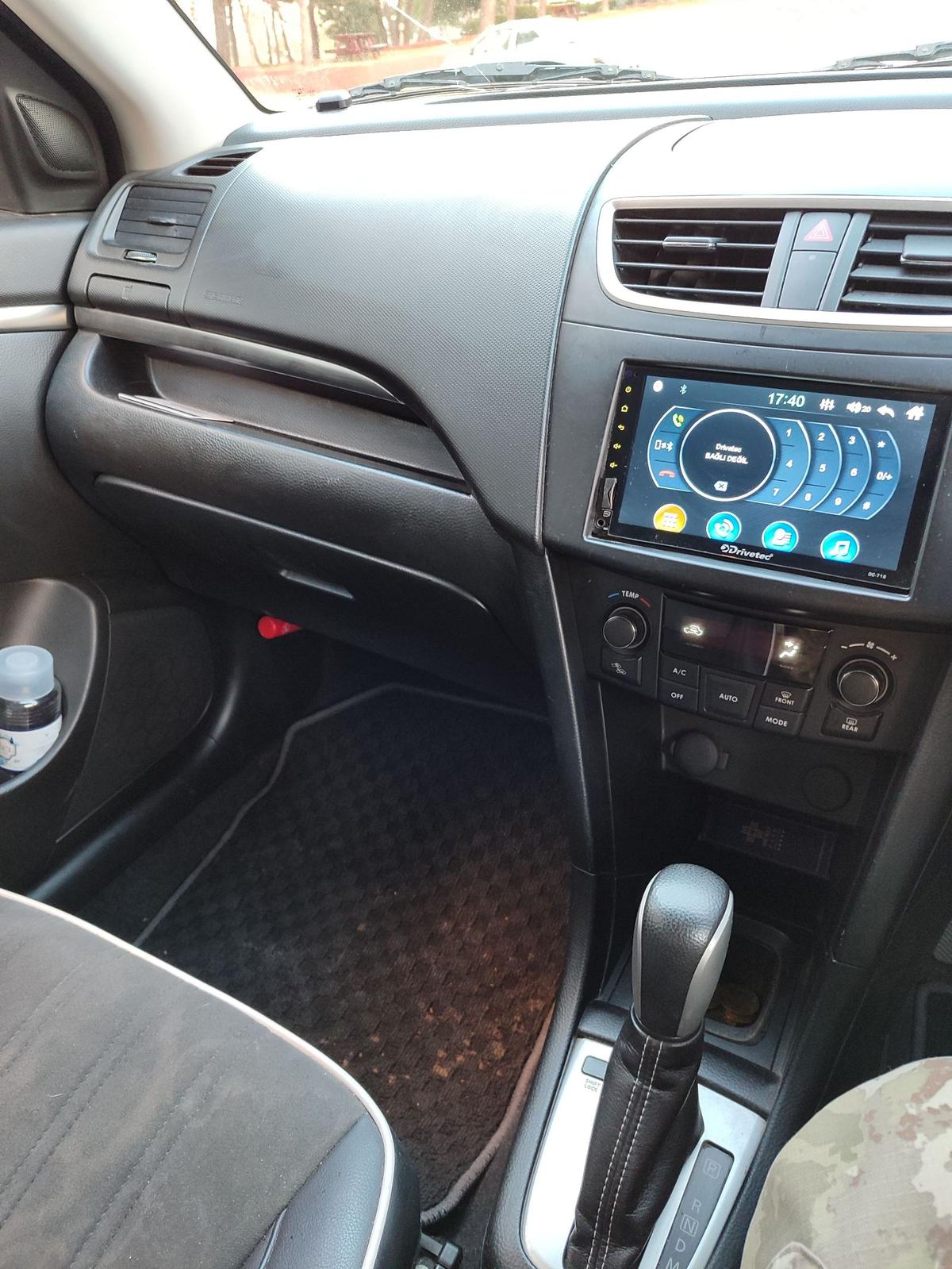 2015 Suzuki Swift 8