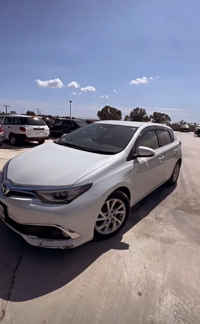 Toyota Auris — 3