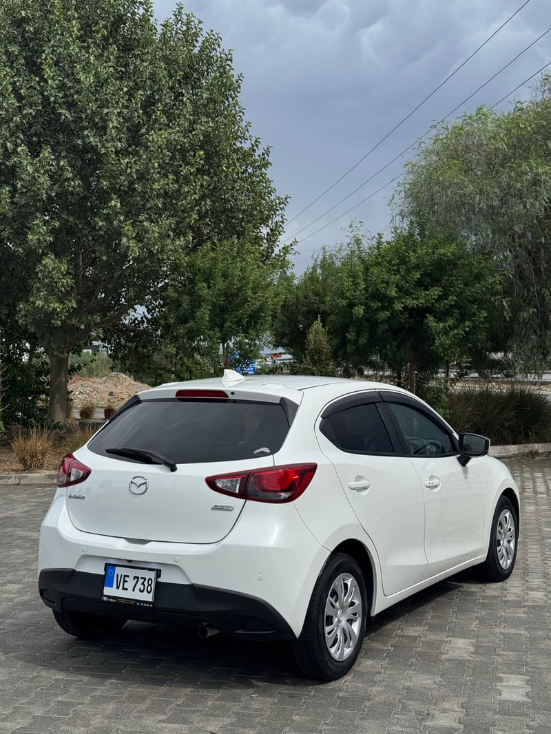 Mazda Demio — 3