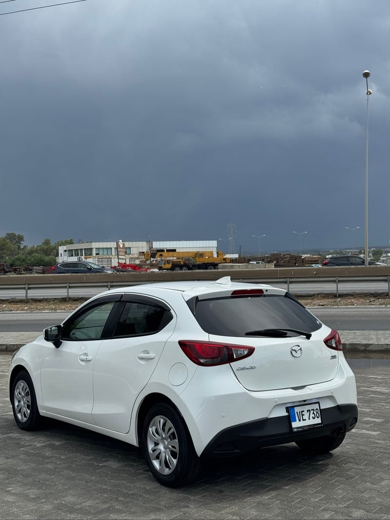Mazda Demio — 4
