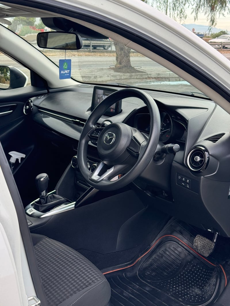 Mazda Demio — 7