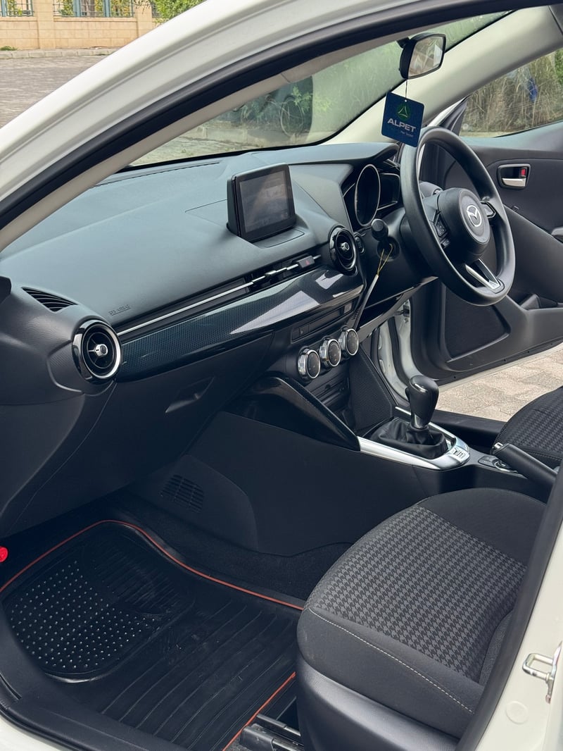 Mazda Demio — 8