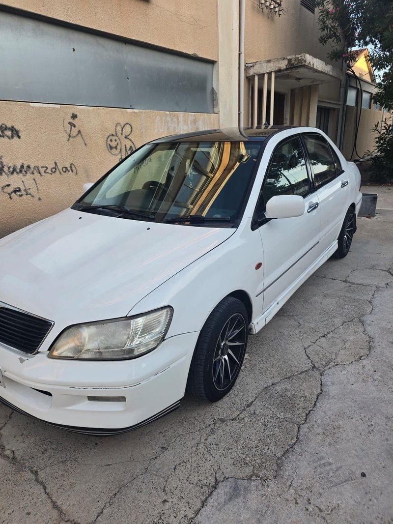 Mitsubishi Lancer — 4