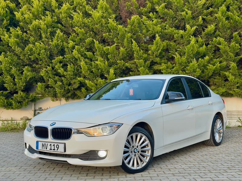 BMW 320i — 2