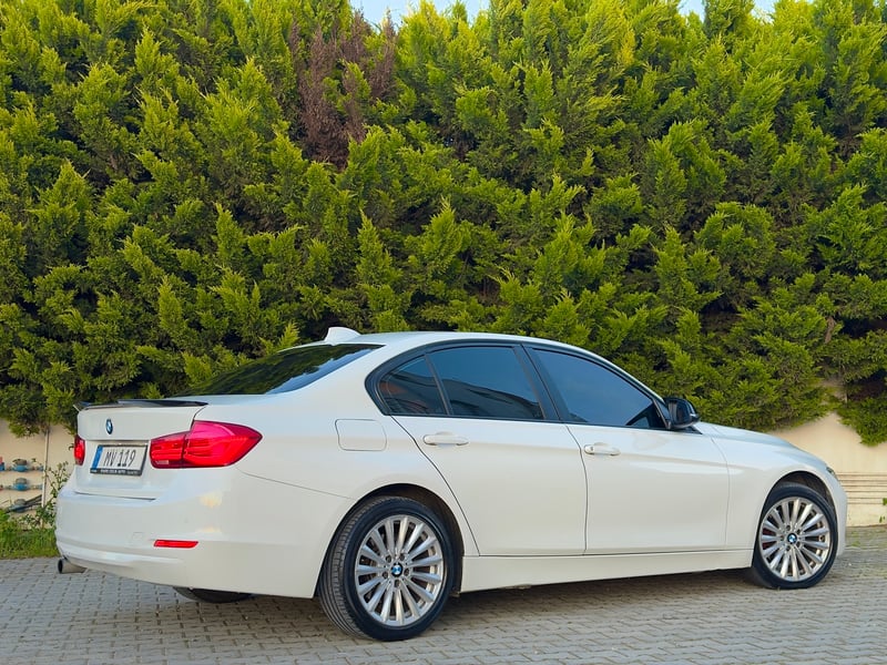 BMW 320i — 3
