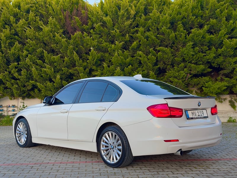 BMW 320i — 4