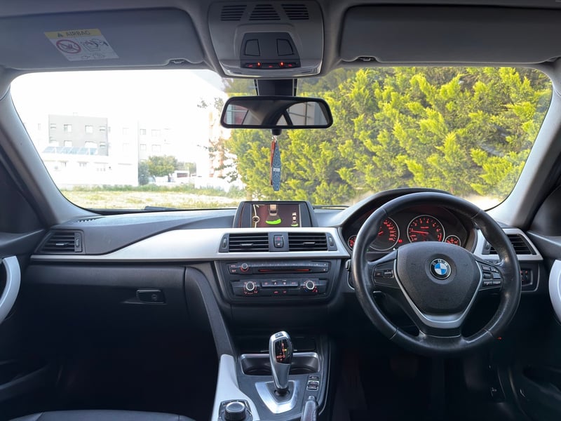 BMW 320i — 5