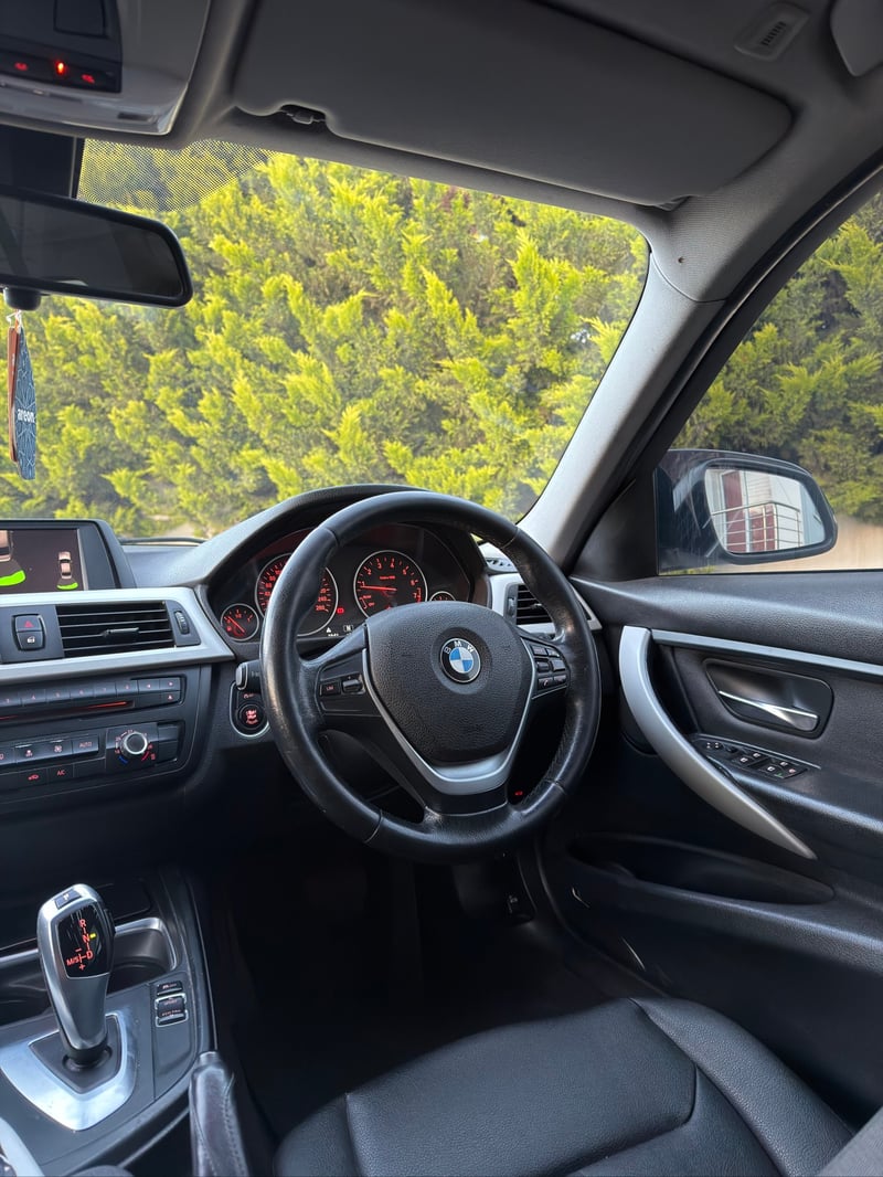 BMW 320i — 6