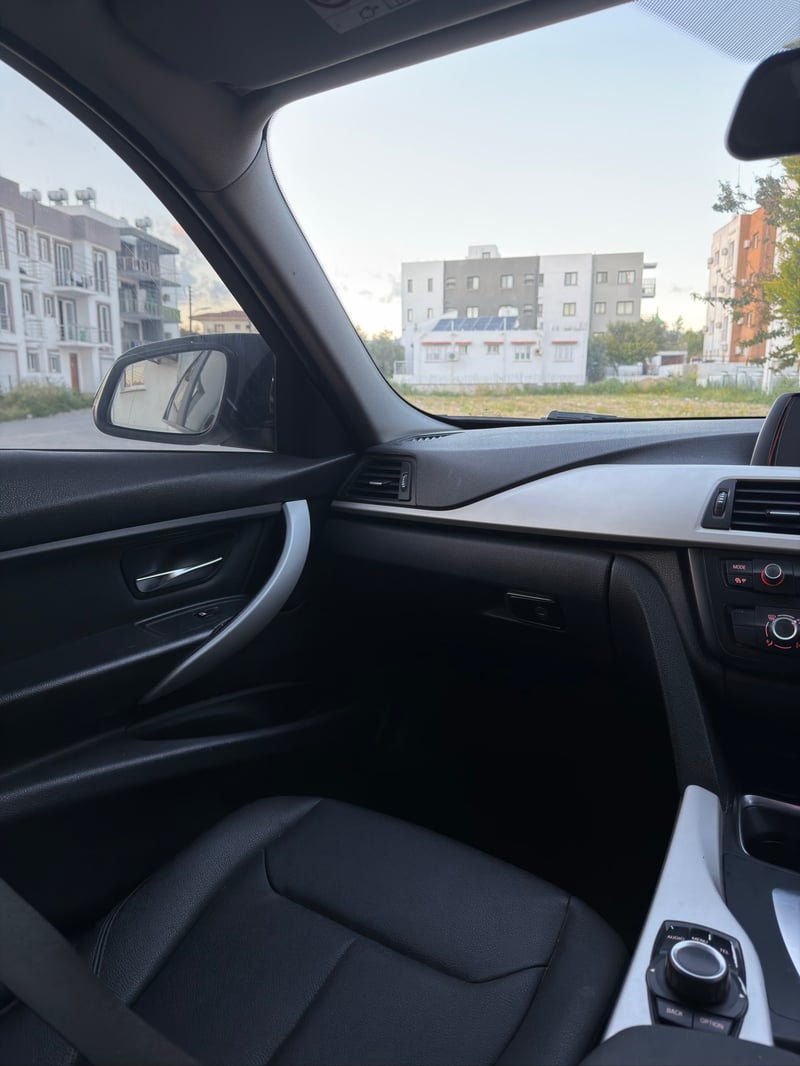 BMW 320i — 7