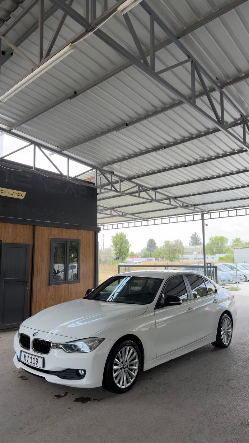 BMW 320i — 10