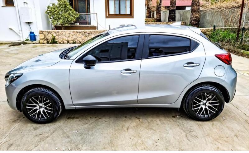 Mazda Demio — 1/3