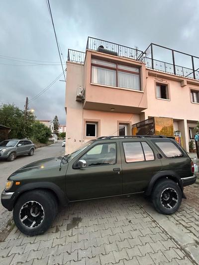 Nissan Terrano — 3
