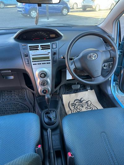 Toyota Vitz — 8