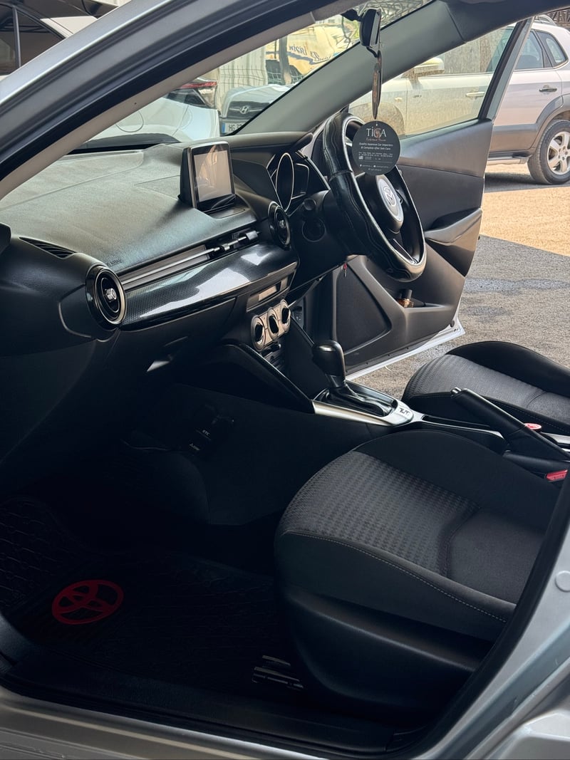 Mazda Demio — 7
