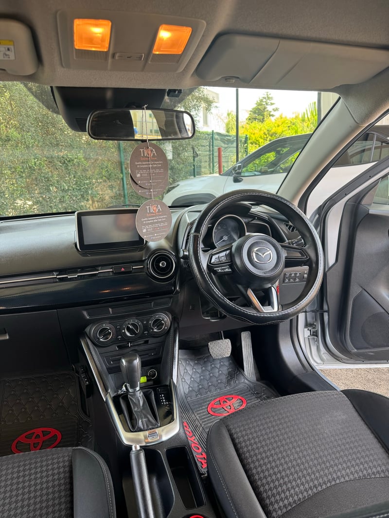 Mazda Demio — 6